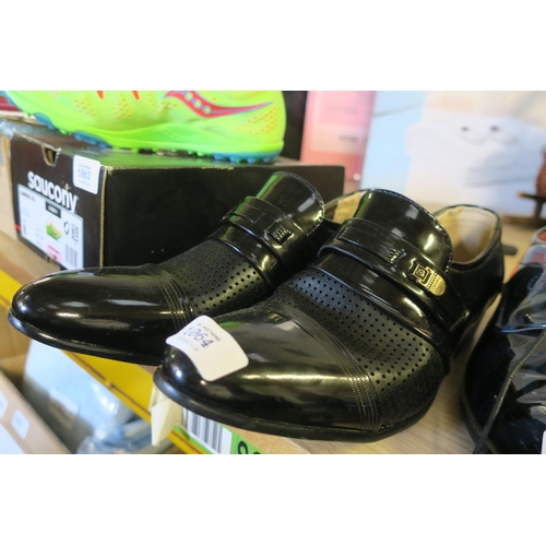 1064 - MENS DRESS FASHION SHOE, BLACK PATENT SIZE 46