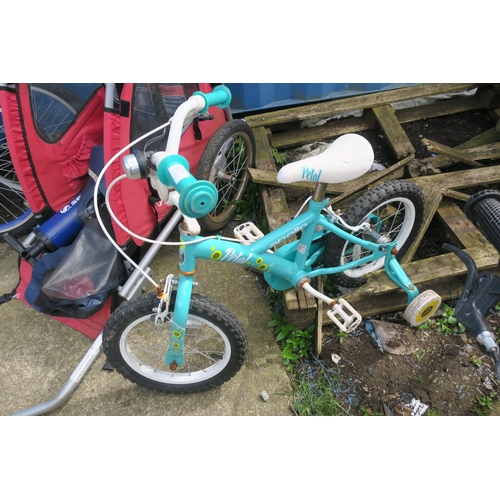 68 - APOLLO PETAL CHILDS BIKE WTH STABILISERS