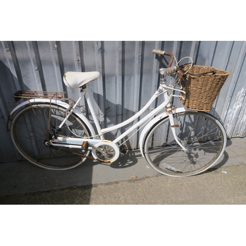 8 - RALEIGH CAPRICE LADIES TOWN BIKE