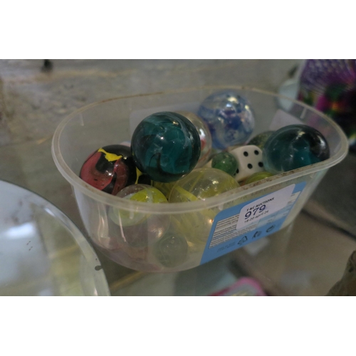 979 - A TUB OF LARGE MARBLES