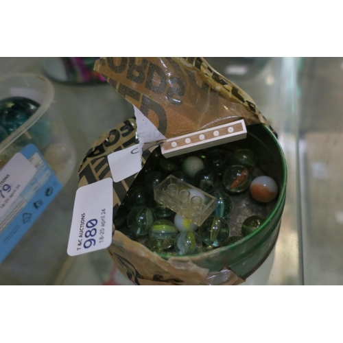 980 - SMALL TUB OF VINTAGE MARBLES