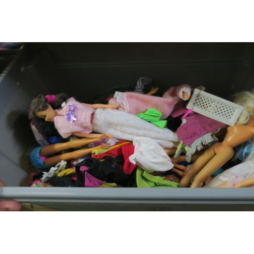 1626 - BOX OF VINTAGE AND MODERN BARBIES , WITH CLOTHES AND ACCESSORIES