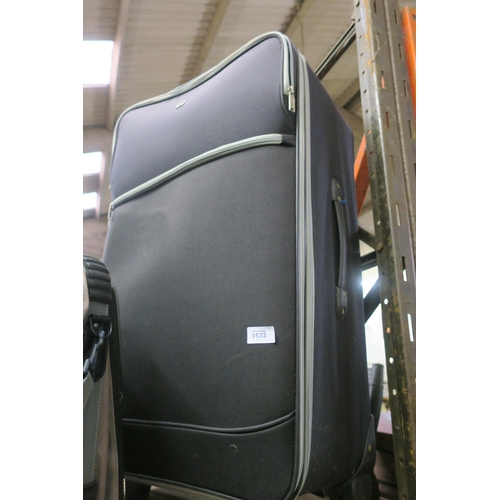 1633 - LARGE BLACK IT SUITCASE