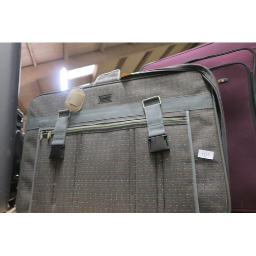 1637 - LARGE SOFT SUITCASE WITH STRAPS