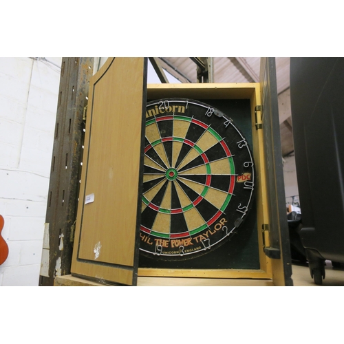 1640 - DARTBOARD IN CASE