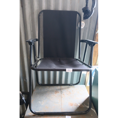 452 - BLACK FOLDING CHAIR