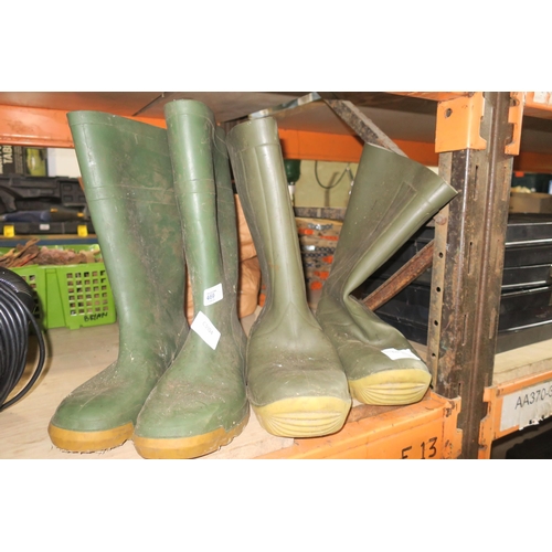 469 - 2 PAIRS OF WELLINGTON BOOTS SIZE 11