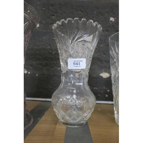 641 - LEAD CRYSTAL BULB VASE IN CLASSIC 