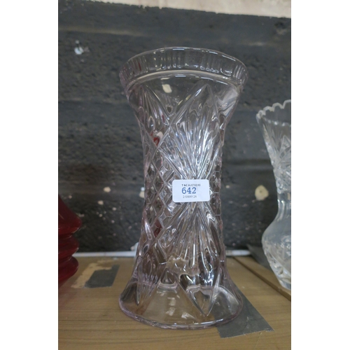 642 - LEAD CRYSTAL VASE IN CLASSIC 