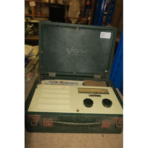 725 - VINTAGE VIDOR RADIO RECEIVER