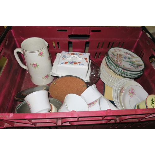 733 - CRATE OF VINTAGE CERAMIC AND CHINAWARE