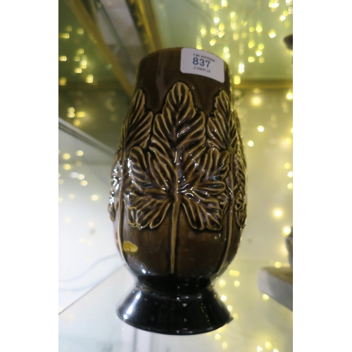 837 - BEAUTIFUL BROWN LEAF DESIGN VASE BY SYLVAC 4206