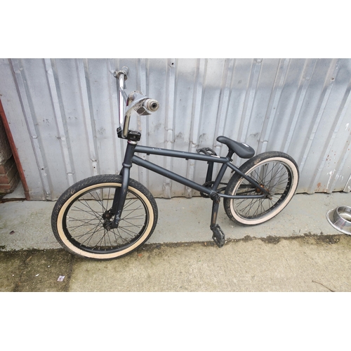 5 - MATT BLACK BMX BIKE