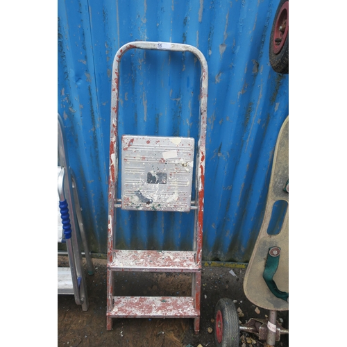 55 - FOLDING ALUMINIUM STEPLADDER