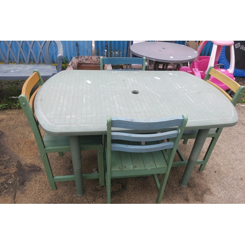 58 - GREEN OUTDOOR TABLE AND 4 CHAIRS