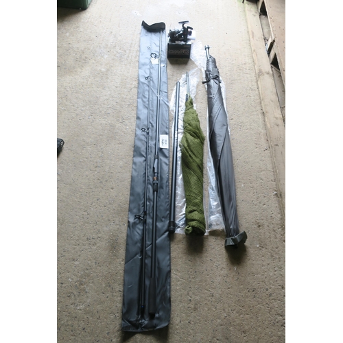 243 - NEW CARP FISHING SET CONSISTING OF ROD, NET, UMBRELLA AND CKR50 REEL PRELOADED WITH LINE