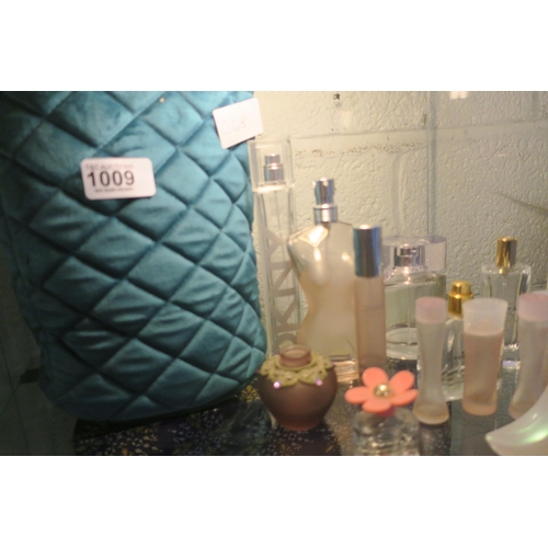 1009 - SELECTION OF PERFUME BOTTLES AND GREEN VELOUR QUILTED BAG