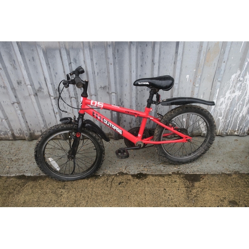 30 - APOLLO OUTRAGE CHILDS MOUNTAIN BIKE