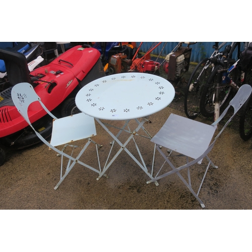 80 - PALE BLUE BISTRO SET WITH DAISY CUT OUT DESIGN