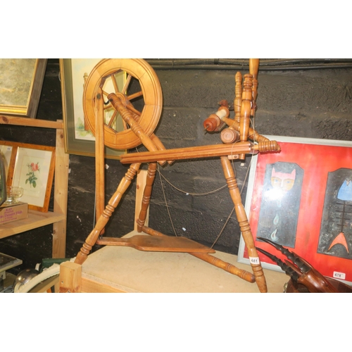 681 - VINTAGE SPINNING WHEEL