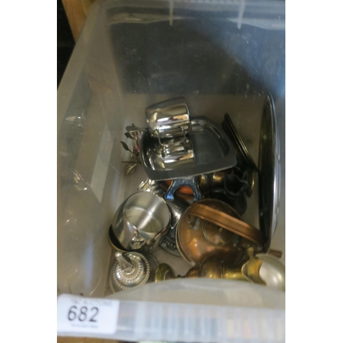 682 - BOX OF VINTAGE METALWARE