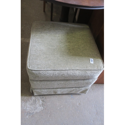 1487 - GREEN SQUARE FOOTSTOOL/STORAGE