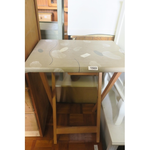 1502 - SMALL FOLDING TABLE