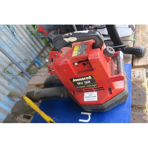 112 - JONSERED BLOWER/VACUUM BV32