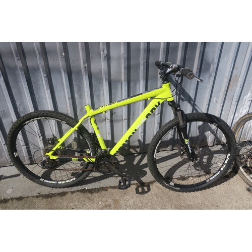 19 - SR SUNTOUR DIAMOND BACK MOUNTAIN BIKE