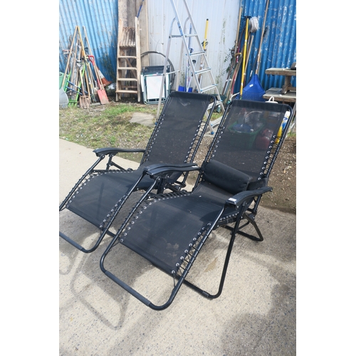 218 - 2 BLACK SUN LOUNGERS