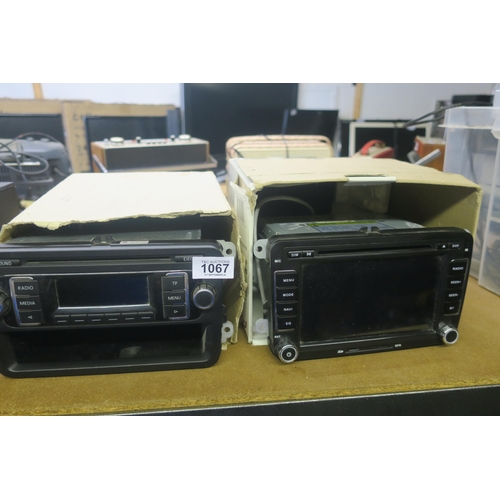 1067 - 2 CAR STEREOS