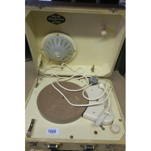 1069 - VINTAGE RECORD PLAYER