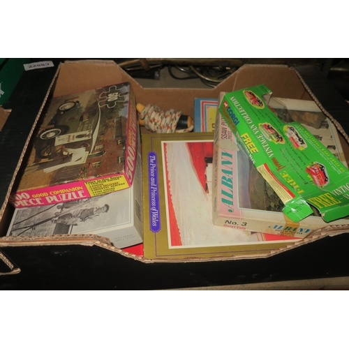 693 - BOX OF VINTAGE PUZZLES AND GAMES