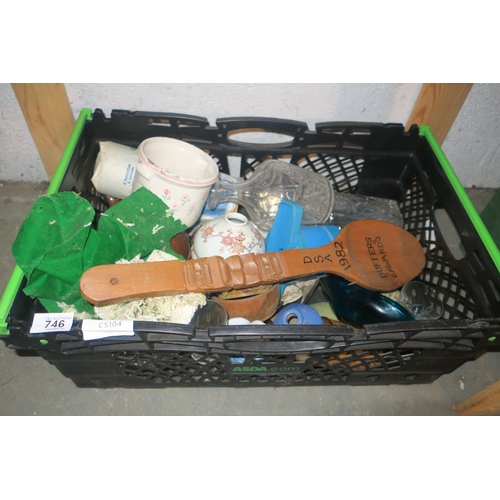 746 - CRATE OF VINTAGE COLLECTABLES