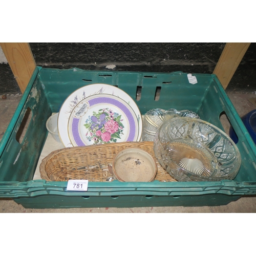 781 - CRATE OF VINTAGE COLLECTABLES