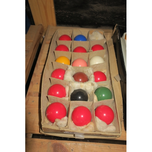 785 - SET OF VINTAGE POOL BALLS