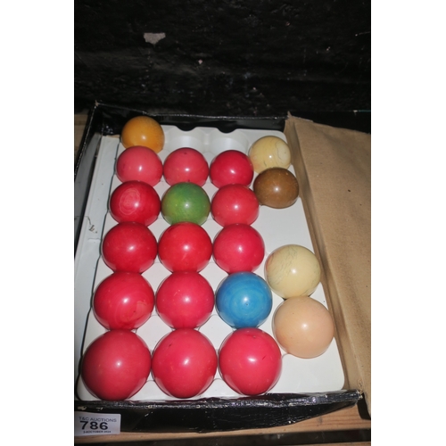 786 - COLLECTION OF VINTAGE SNOOKER BALLS