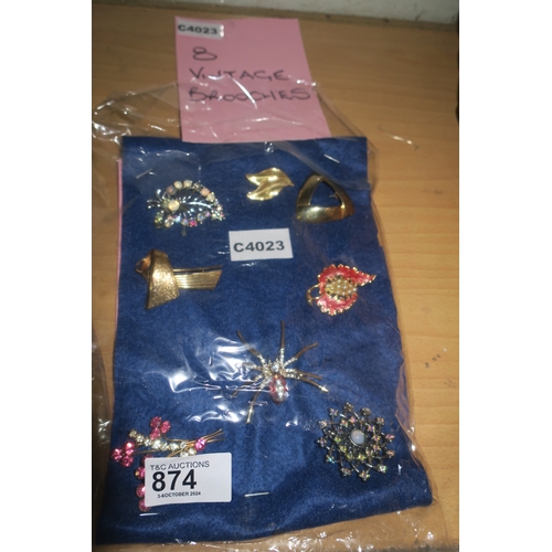 874 - 8 VINTAGE BROOCHES