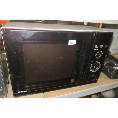 923 - LARGE MICROWAVE