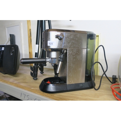 928 - DOCHE GUSTO COFFEE POD MACHINE