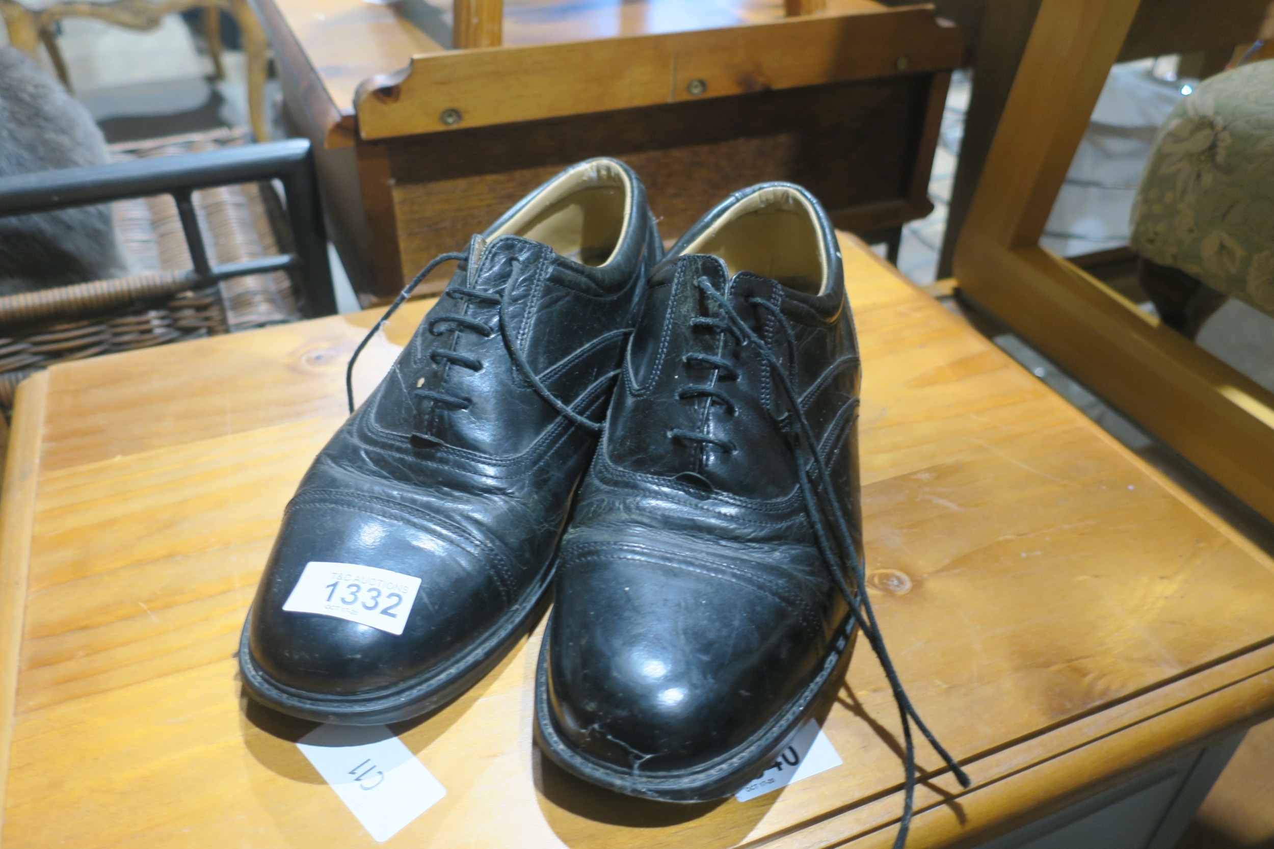 CLARKS LEATHER SHOES SIZE 9 EXTRA WIDE
