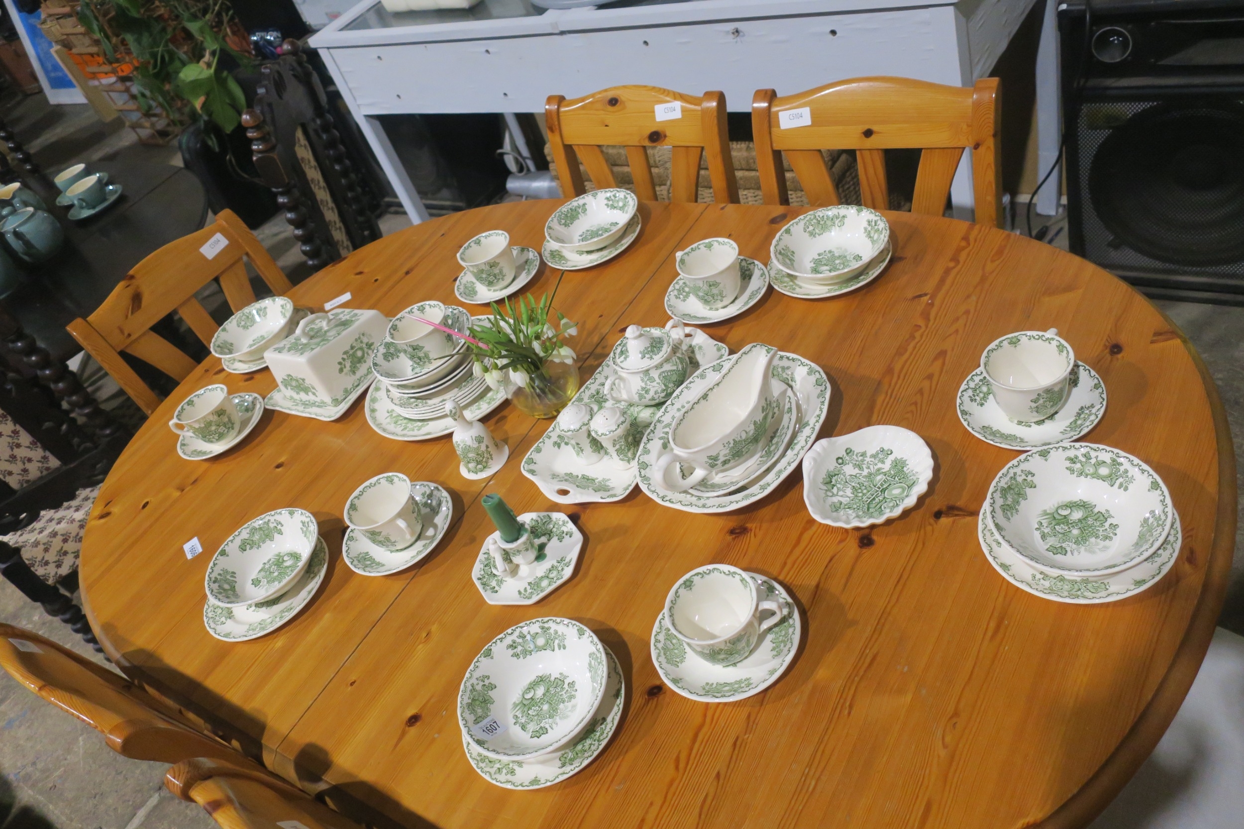 LARGE COLLECTION OF MASONS VINTAGE WHITE AND GREEN CHINA IN THE "FRUIT