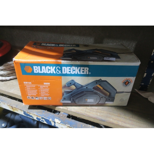 255 - BLACK AND DECKER PLANER