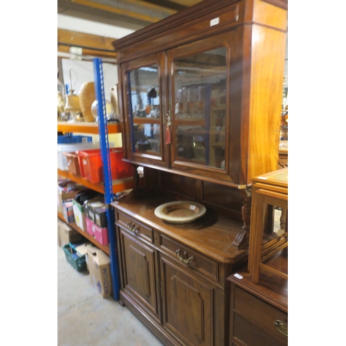 509 - EXQUISITE VICTORIAN BOOKCASE CABINET - EXCEPTIONAL CRAFTSMANSHIP WITH ELEGANT BRASS EMBOSSED ACCENTS... 