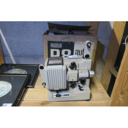 826 - EUMIG P8 AUTOMATIC PROJECTOR WITH ORIGINAL BOX