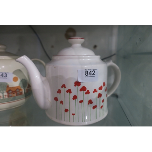 842 - ROYALVICTORIA WADE TEA POT