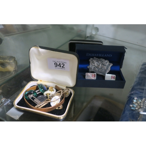 942 - SELECTION OF CUFF LINKS ETC