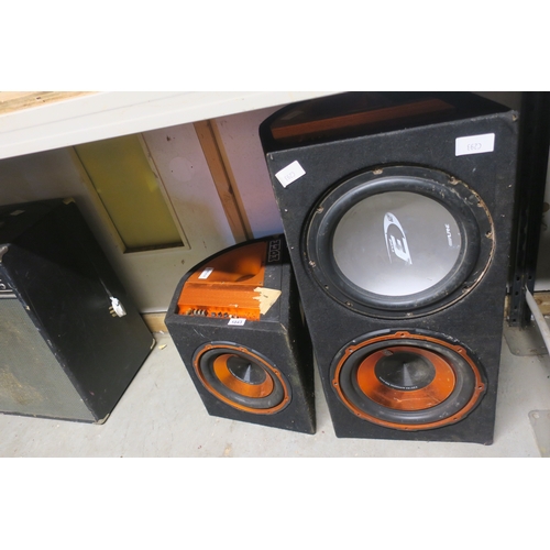 1043 - 3343 BASE SPEAKER AND AMP WITH SPEAKER