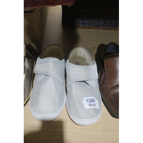 1308 - HOBOS VELCRO FASTEN SHOES SIZE 9