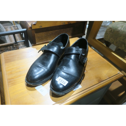 1333 - SAMUEL WINDSOR LEATHER SHOES SIZE 8